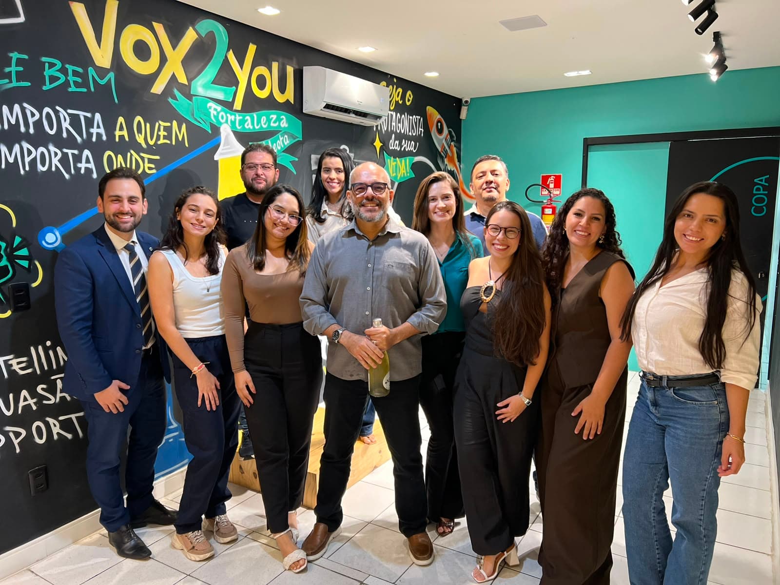 Equipe e alunos da Vox